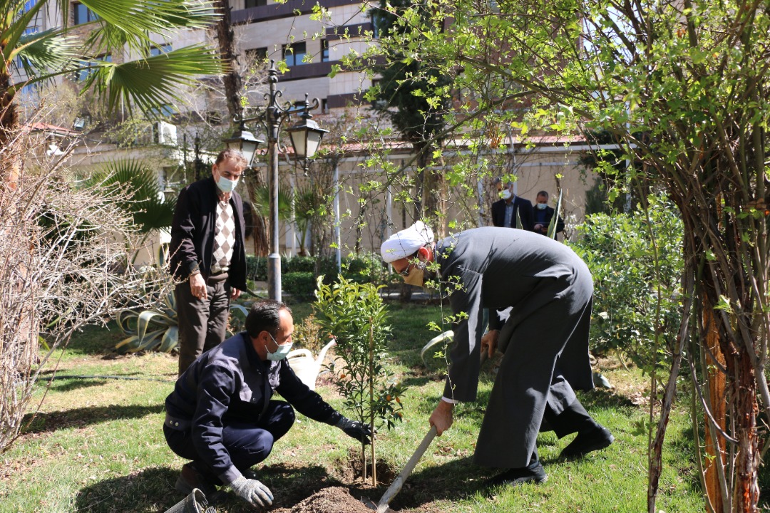 احمدحسین شریفی- روز درخت کاری ۱۴۰۰
