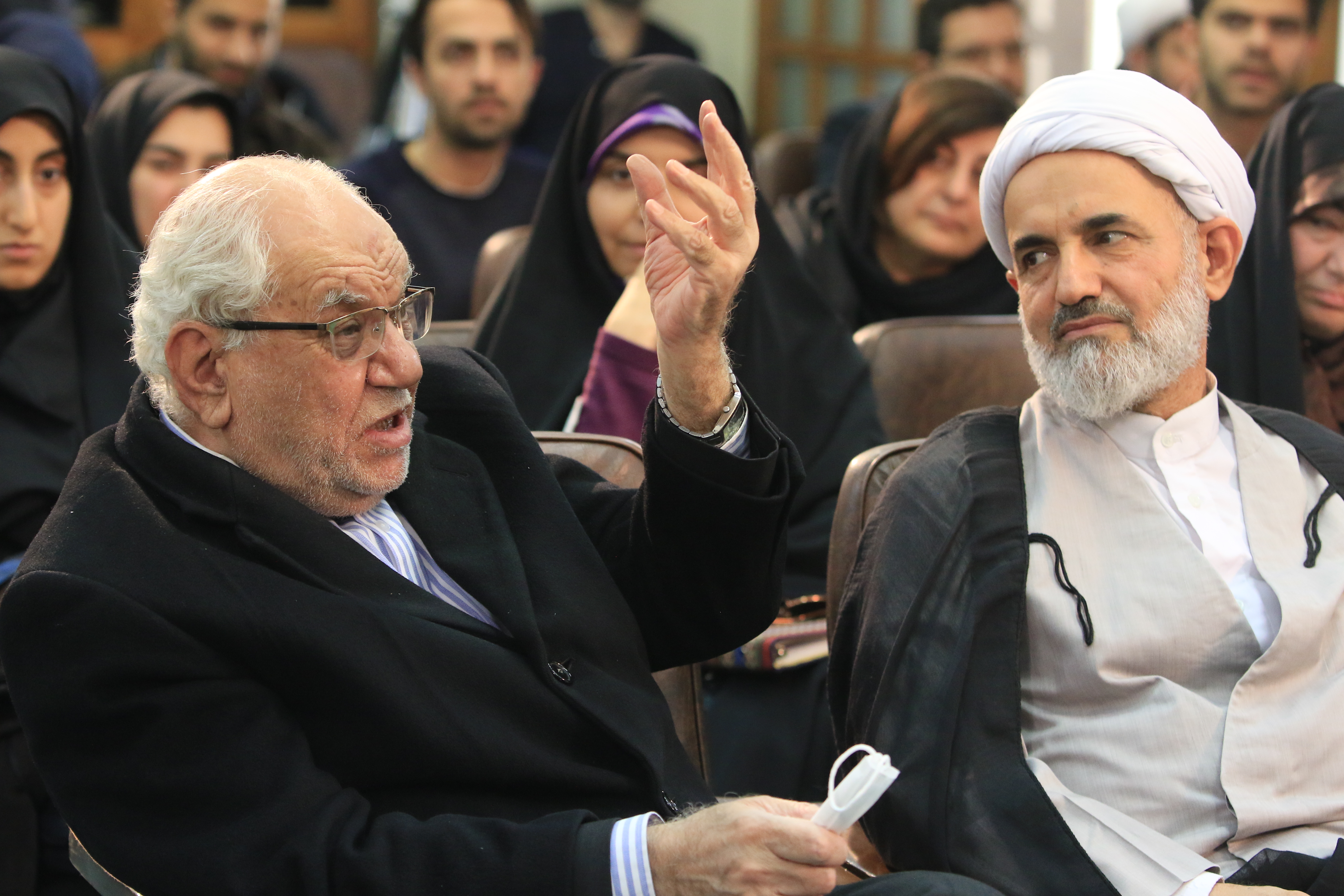 دکتر اعوانی غلامحسین