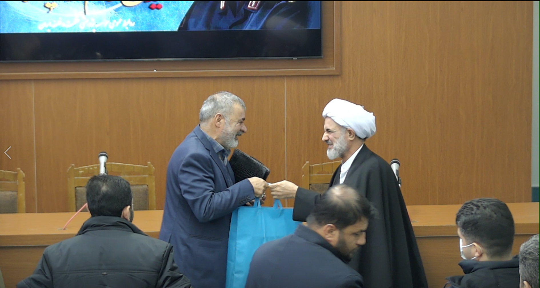 تقدیم هدیه دیرباز به سردار امام قلی