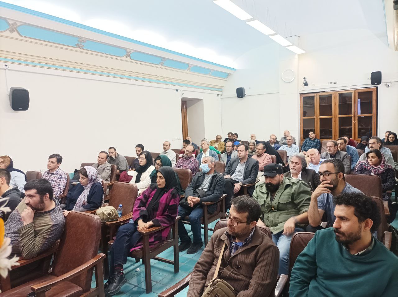 نقد کتاب از ارسطو تا نیوتن